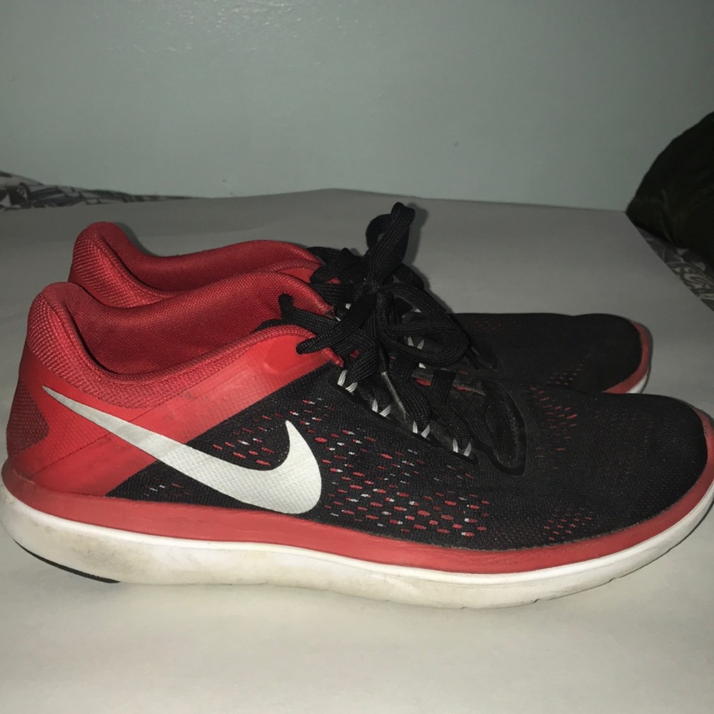 NIKE